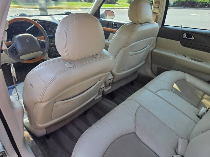 2002 Lincoln Continental