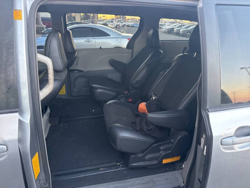 2011 Toyota Sienna SE 8-Passenger