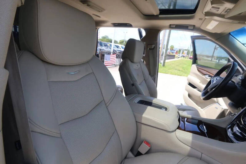 2016 Cadillac Escalade Luxury Collection