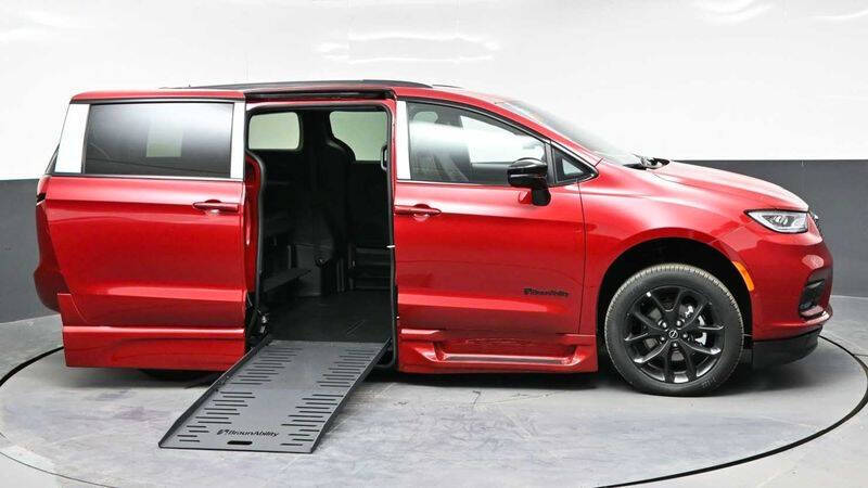 2026 Chrysler Pacifica Select