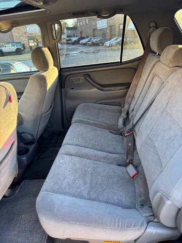 2005 Toyota Sequoia SR5
