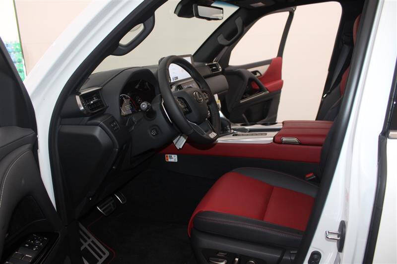 2025 Lexus LX 700h F SPORT Handling