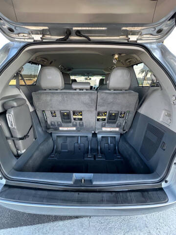2015 Toyota Sienna LE 8-Passenger