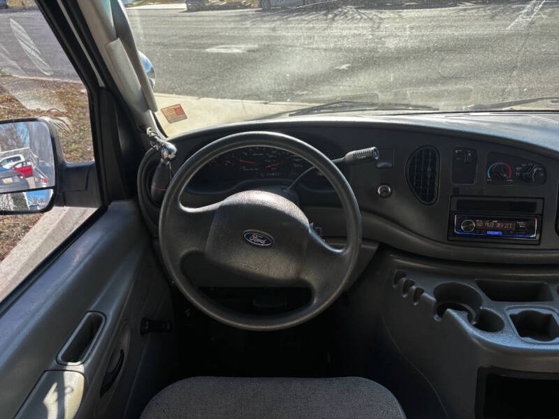 2004 Ford E-Series E-350 SD