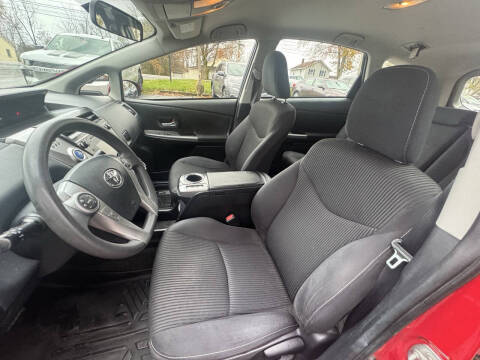 2016 Toyota Prius v Two