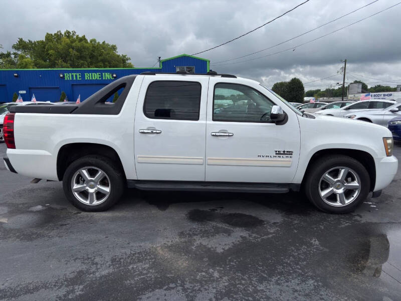 2011 Chevrolet Avalanche LS