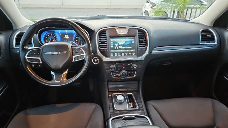 2019 Chrysler 300 Touring