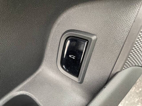 2024 Cadillac LYRIQ Luxury 3