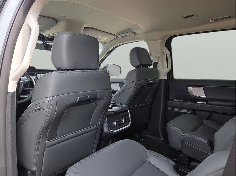 2026 Ford Expedition Active