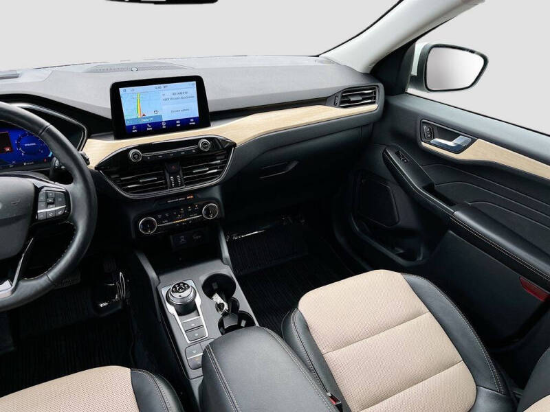 2022 Ford Escape Titanium