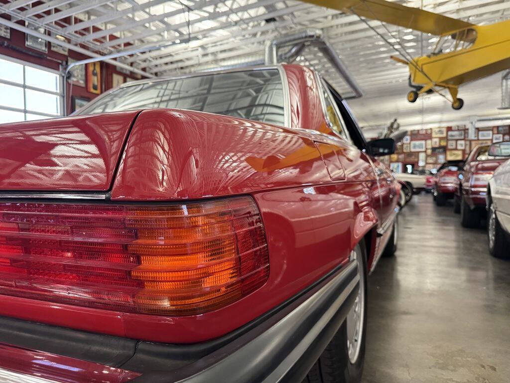 1989 Mercedes-Benz 560-Class 23