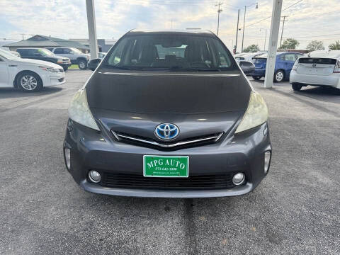 2014 Toyota Prius v Five