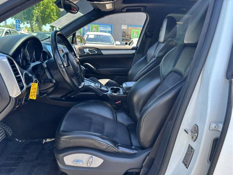 2013 Porsche Cayenne GTS