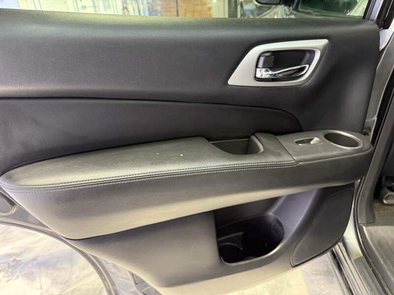 2020 Nissan Pathfinder S