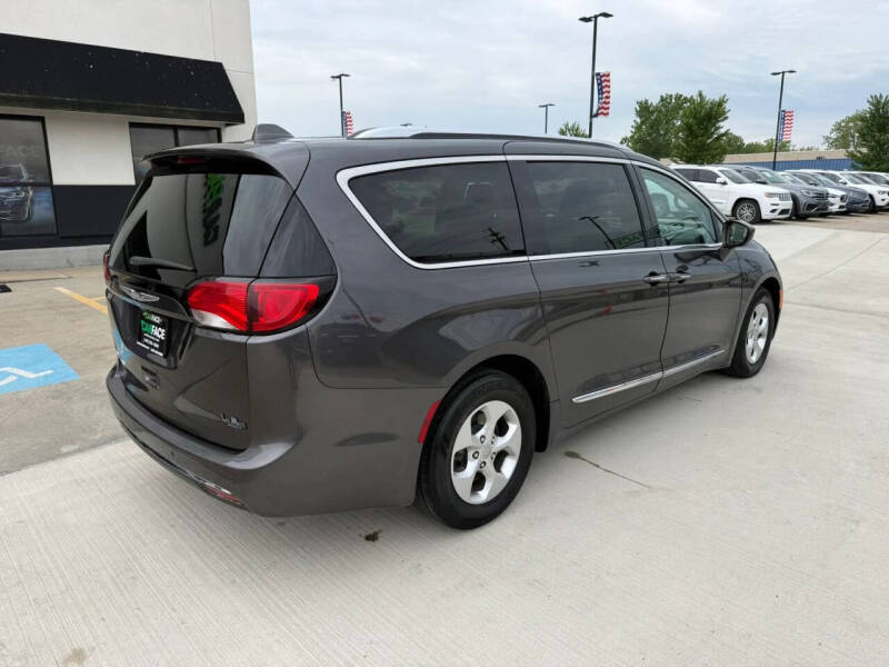 2017 Chrysler Pacifica Touring-L Plus