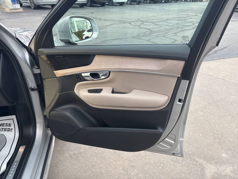 2025 Volvo XC90 B6 Plus Bright Theme 7P