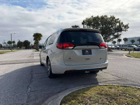 2017 Chrysler Pacifica Hybrid Platinum