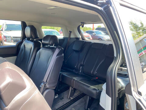 2023 Kia Carnival LX