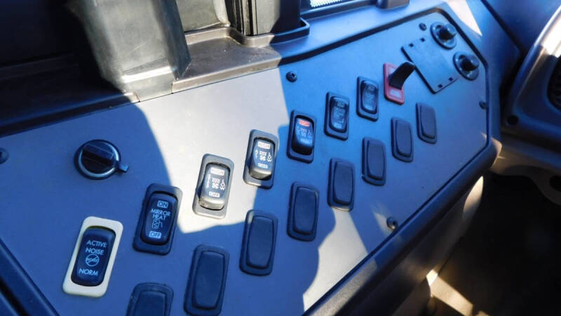 2013 Freightliner B2 Chassis