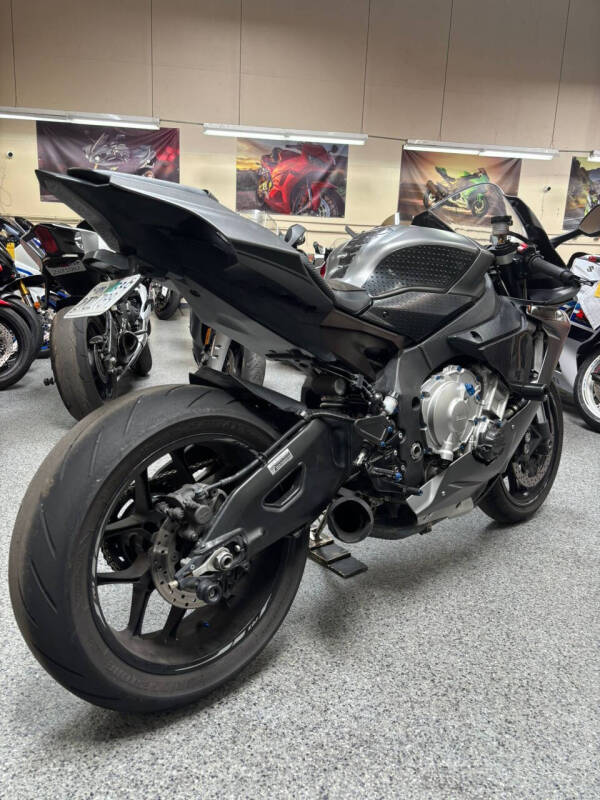 2017 Yamaha YZF-R1