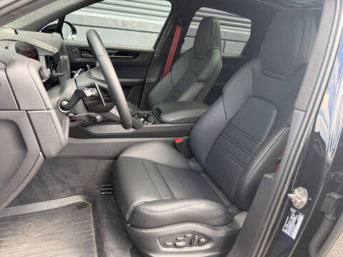 2025 Porsche Cayenne GTS