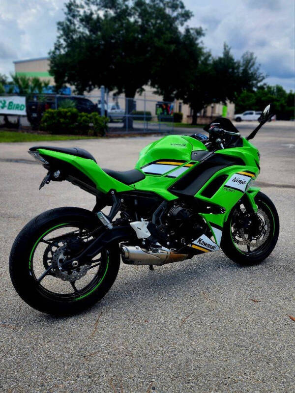 2025 Kawasaki EX650 ABS