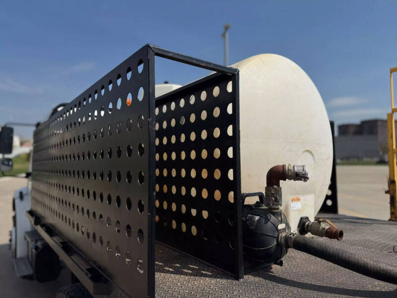 2019 Freightliner M2 106