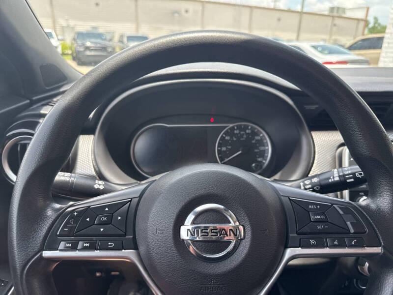 2020 Nissan Kicks SV