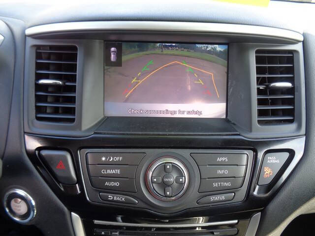 2017 Nissan Pathfinder SV