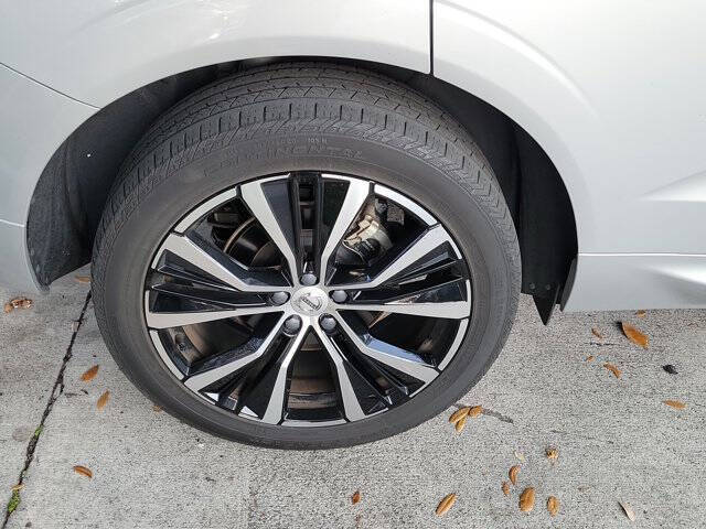 2023 Volvo XC60 B5 Plus Dark Theme