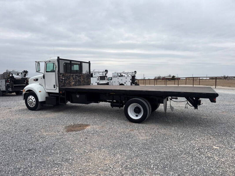 2009 Peterbilt 330