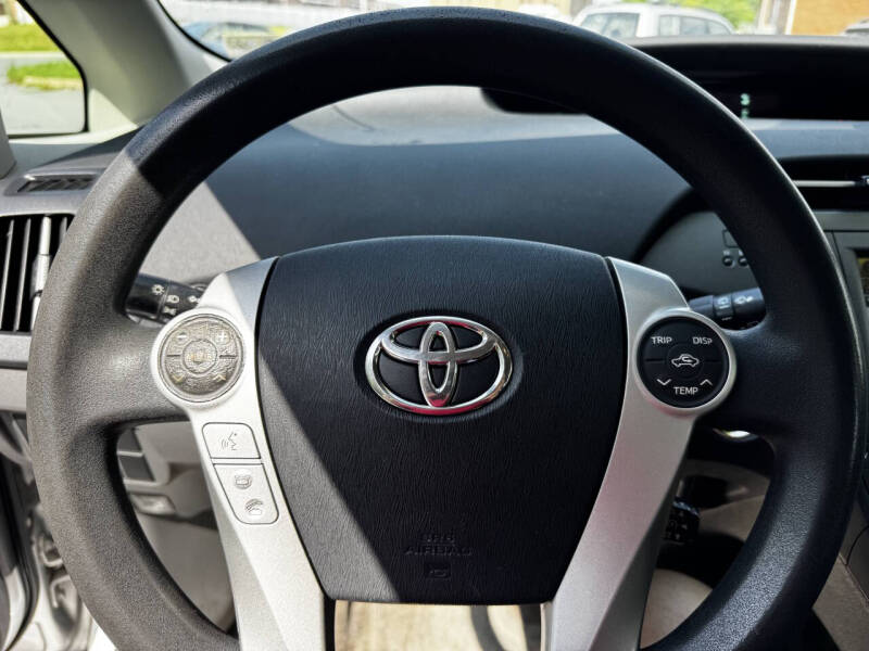 2010 Toyota Prius III