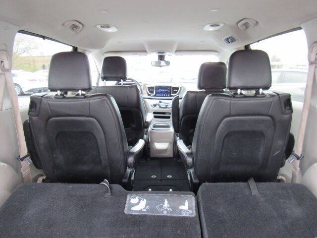 2017 Chrysler Pacifica Touring-L