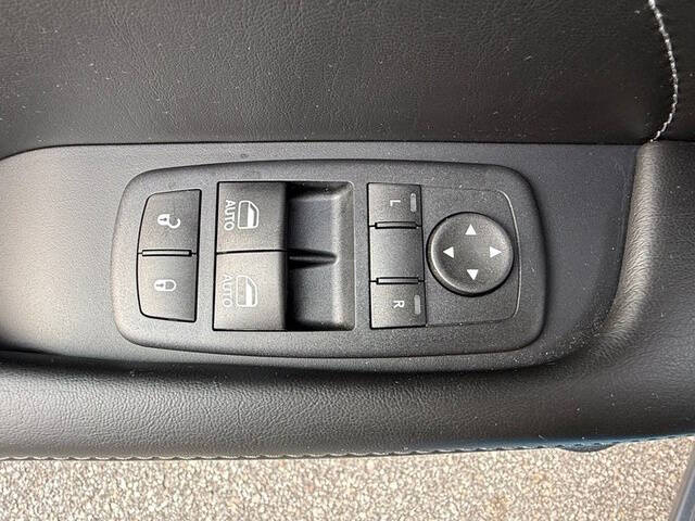 2016 Dodge Challenger 392 HEMI Scat Pack Shaker