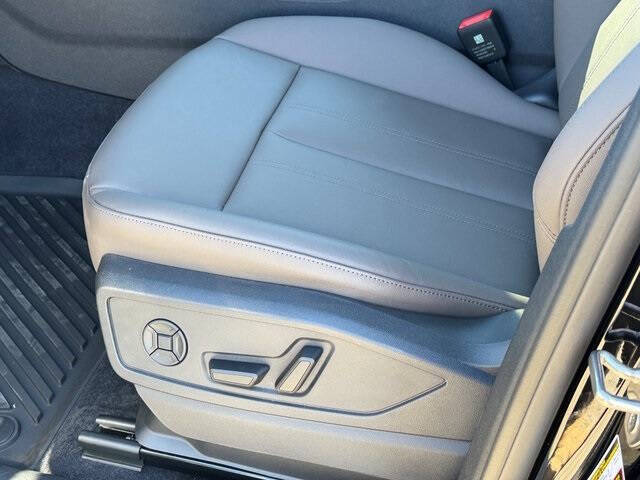 2025 Audi Q5 quattro Premium TFSI