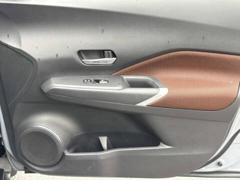 2021 Nissan Kicks SR