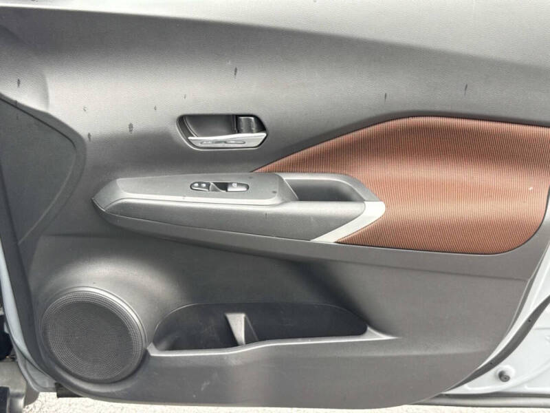 2021 Nissan Kicks SR