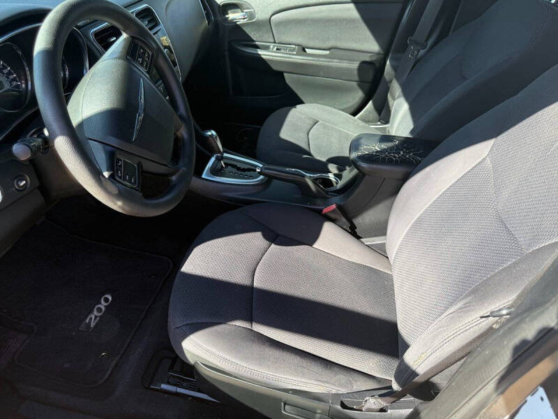 2013 Chrysler 200 LX