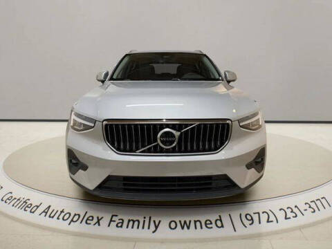 2025 Volvo XC40 B5 Plus Bright Theme
