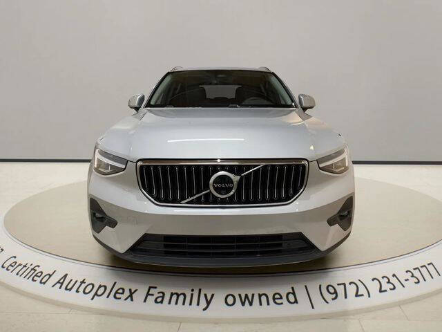 2025 Volvo XC40 B5 Plus Bright Theme