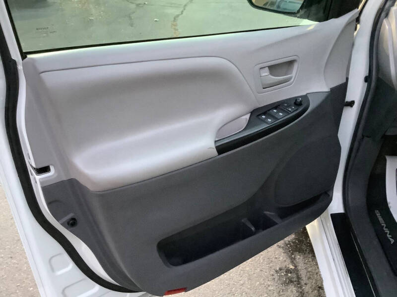 2017 Toyota Sienna L 7-Passenger