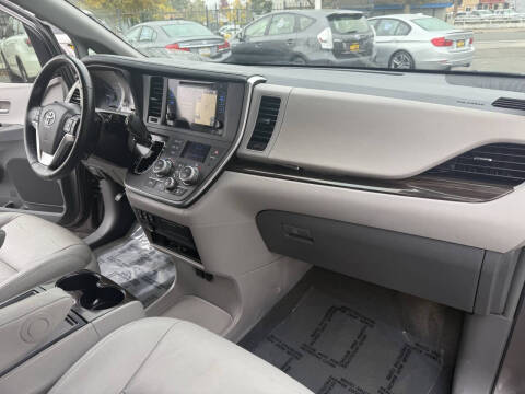 2015 Toyota Sienna XLE Premium 8-Passenger