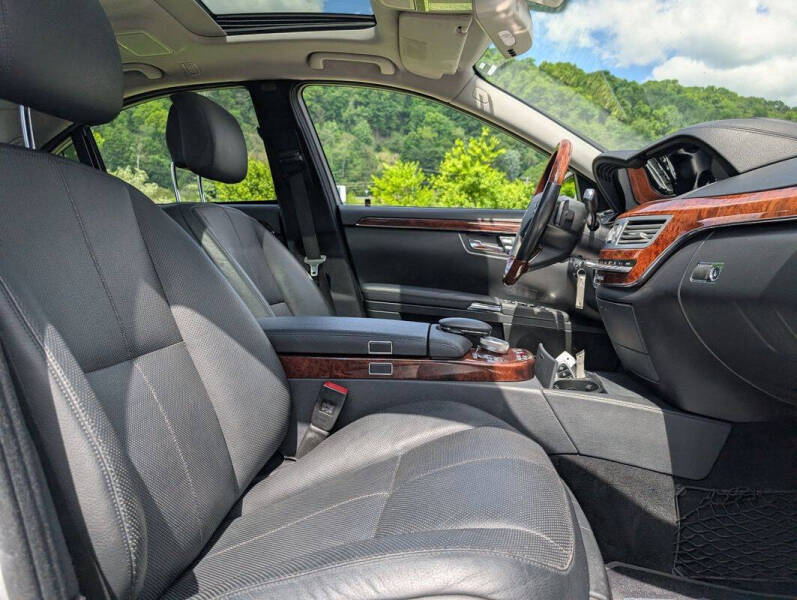 2009 Mercedes-Benz S-Class S 550 4MATIC