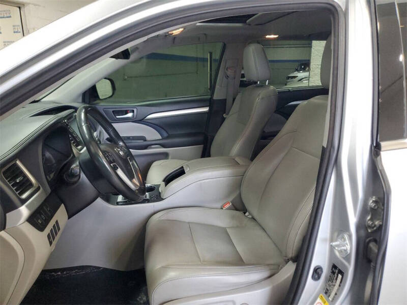 2017 Toyota Highlander SE