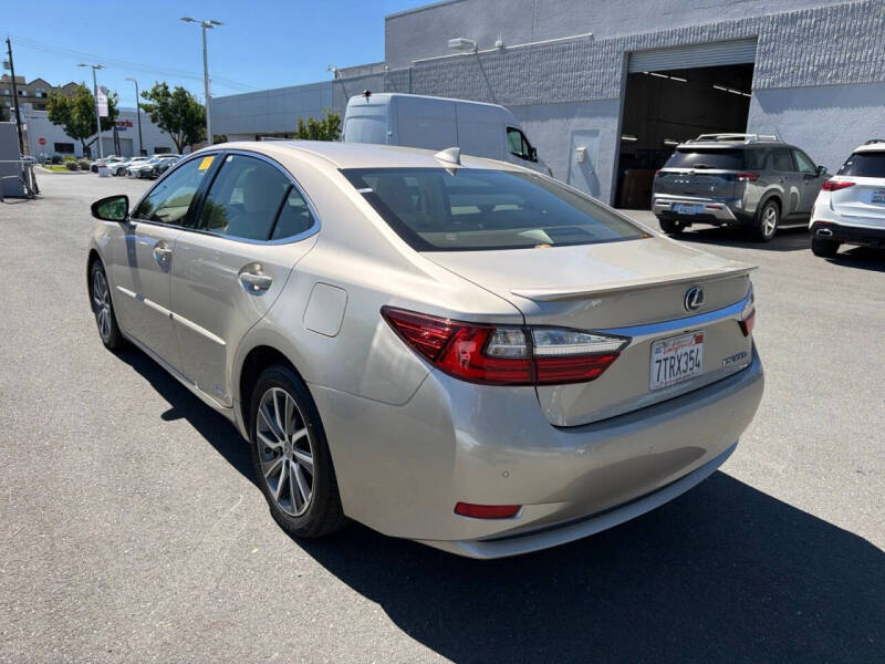 2017 Lexus ES 300h
