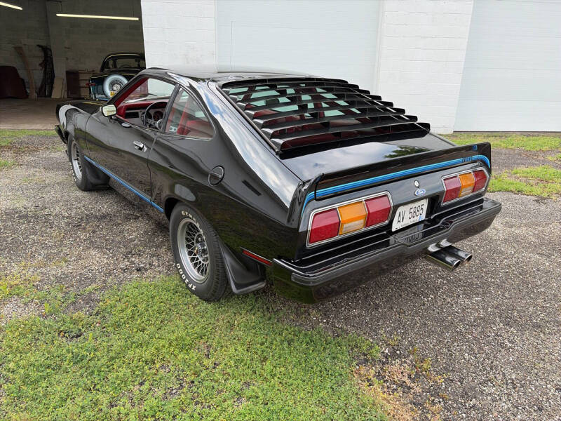 1977 Ford Mustang  2