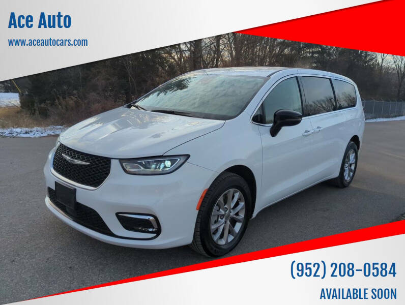 2024 Chrysler Pacifica Touring L's photo