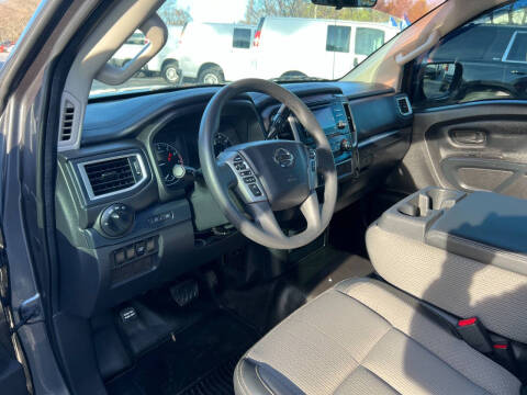 2017 Nissan Titan SV
