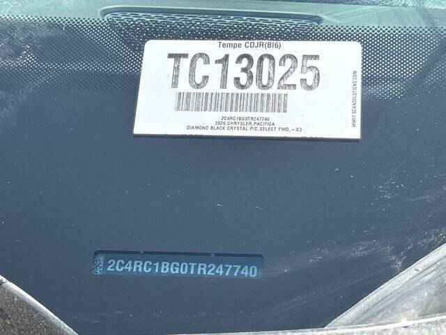 2026 Chrysler Pacifica Select