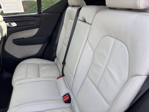 2023 Volvo XC40 B5 Plus Bright Theme